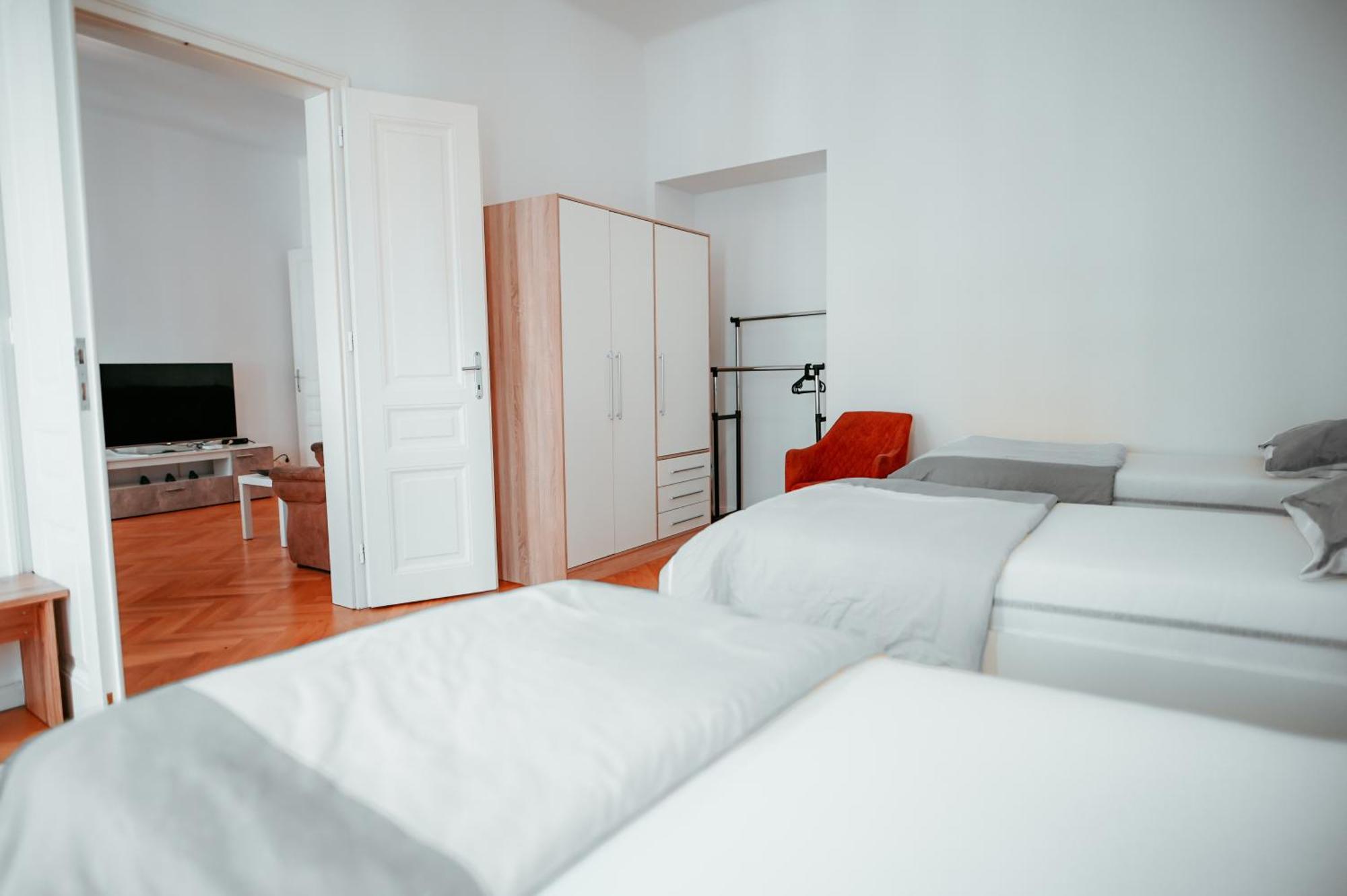 Apartment Raimond Ottakring 14 *